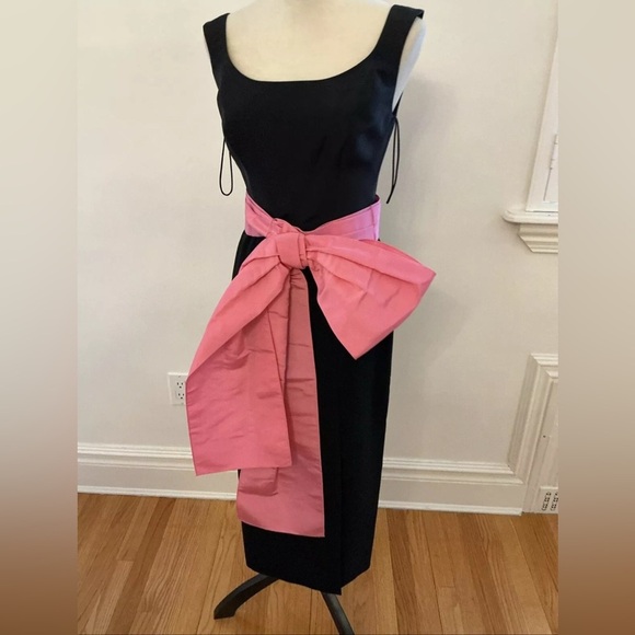 Carolina Herrera Black midi Dress with Pink Accent size 6 - Picture 5 of 10